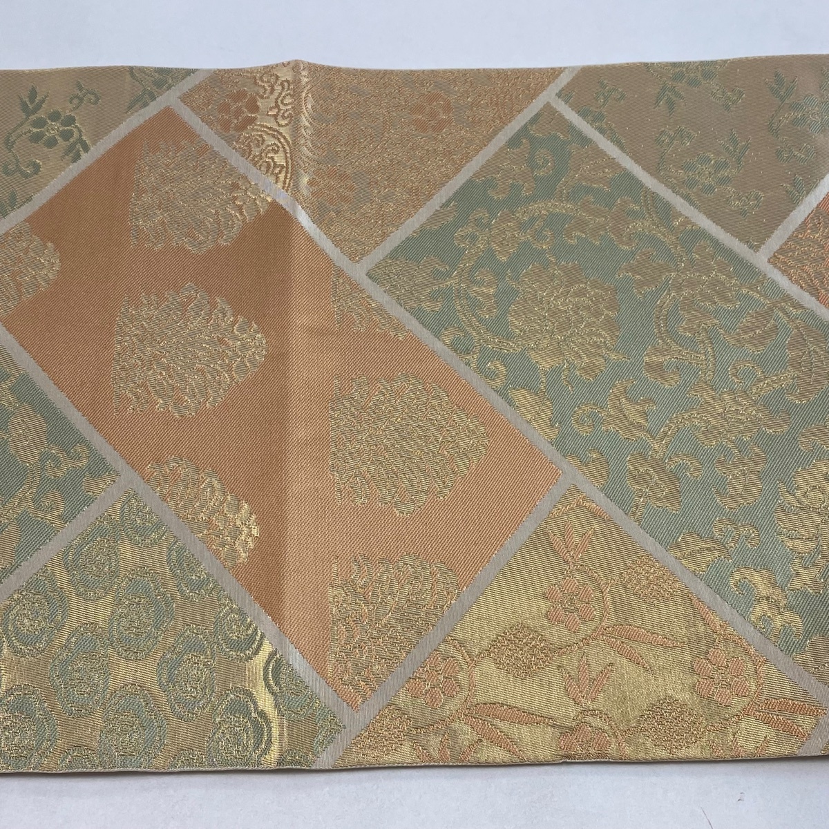 袋帯 美品 逸品 川島織物 落款 花唐草 檜垣文 箔 サーモンピンク 袋帯 美品 逸品 川島織物 落款 花唐草 檜垣文 箔 サーモンピンク