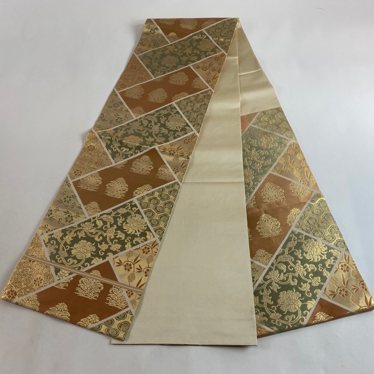 袋帯 美品 逸品 川島織物 落款 花唐草 檜垣文 箔 サーモンピンク 袋帯 美品 逸品 川島織物 落款 花唐草 檜垣文 箔 サーモンピンク