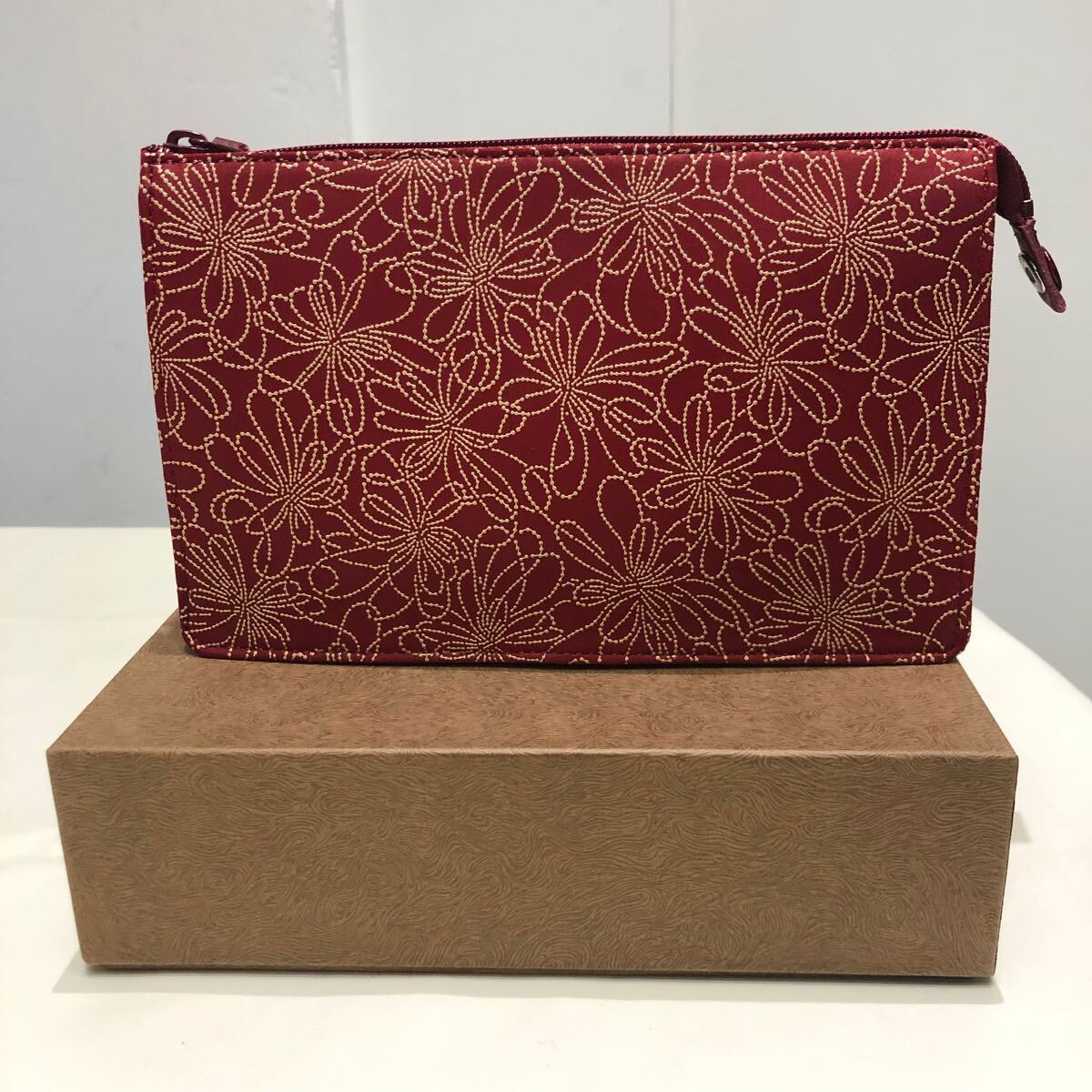 新品 印傳屋 インデンヤ ハンドポーチ 総柄 レッド 装飾小物 ハンドバッグ 着物 和装 レディース 婦人 おしゃれ スエード 6701