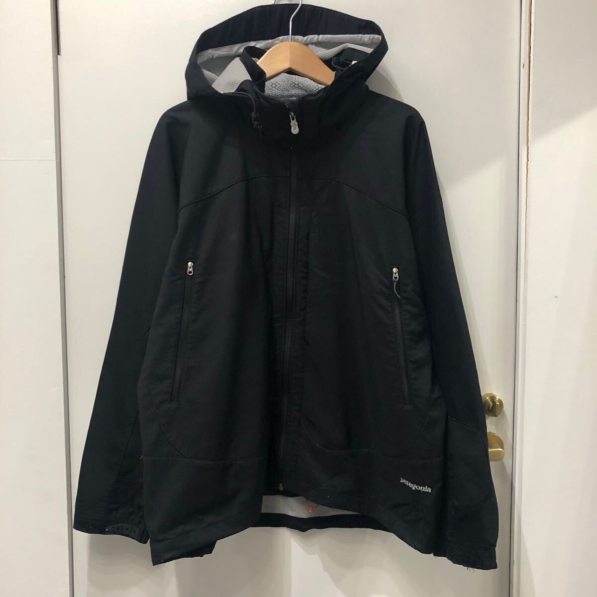Patagonia パタゴニア マウンテンパーカー フード取り外し可 ブラック ストレッチ素材 ロゴ刺繍 メンズ アウター アウトドア Lサイズ