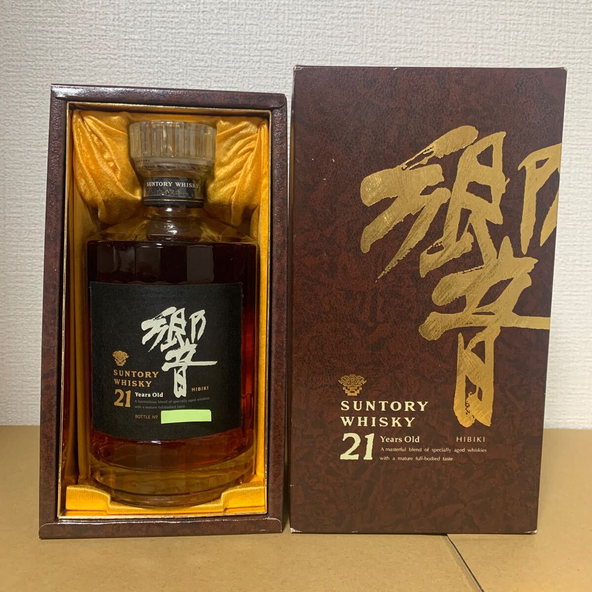 サントリー ウイスキー 響 21年 旧ボトル 裏ゴールドラベル 金 サントリー ウイスキー 響 21年 旧ボトル 裏ゴールドラベル 金