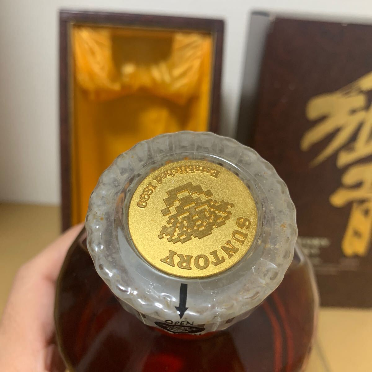 サントリー ウイスキー 響 21年 旧ボトル 裏ゴールドラベル 金 サントリー ウイスキー 響 21年 旧ボトル 裏ゴールドラベル 金