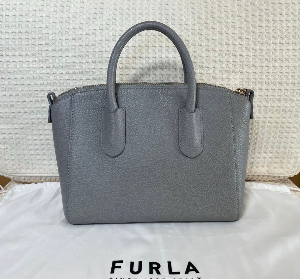 FURLA フルラ テッサ ミニサッチェル グレー ハンドバッグ FURLA フルラ テッサ ミニサッチェル グレー ハンドバッグ