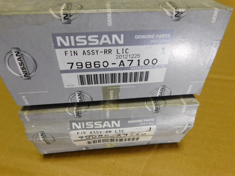 希少新品 ハコスカ前期45年 ワンテールリム左右セット 日産純正 希少新品 ハコスカ前期45年 ワンテールリム左右セット 日産純正