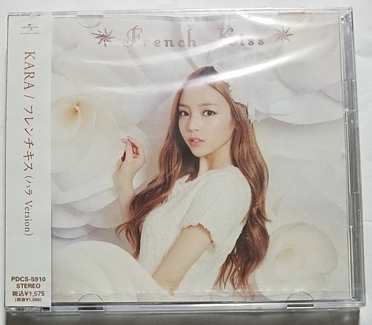 KARAk* is la French Kiss universal store limitation record new goods unopened CD+DVD not yet reproduction Goo Hara ver. Japanese record French Kiss Solo Schott PV