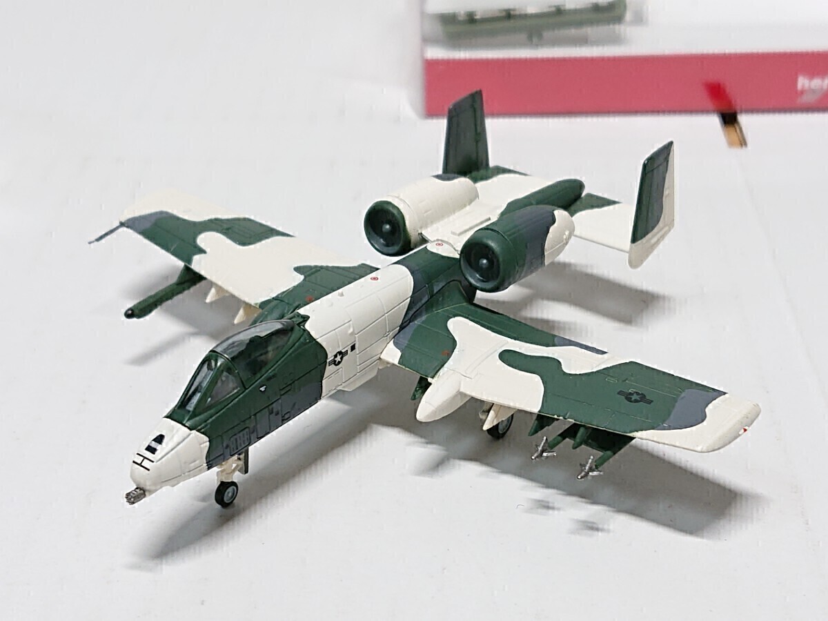 1/200 ヘルパ A-10A 第18戦術戦闘飛行隊 「Cool Snow Hog」演習 1/200 ヘルパ A-10A 第18戦術戦闘飛行隊 「Cool Snow Hog」演習