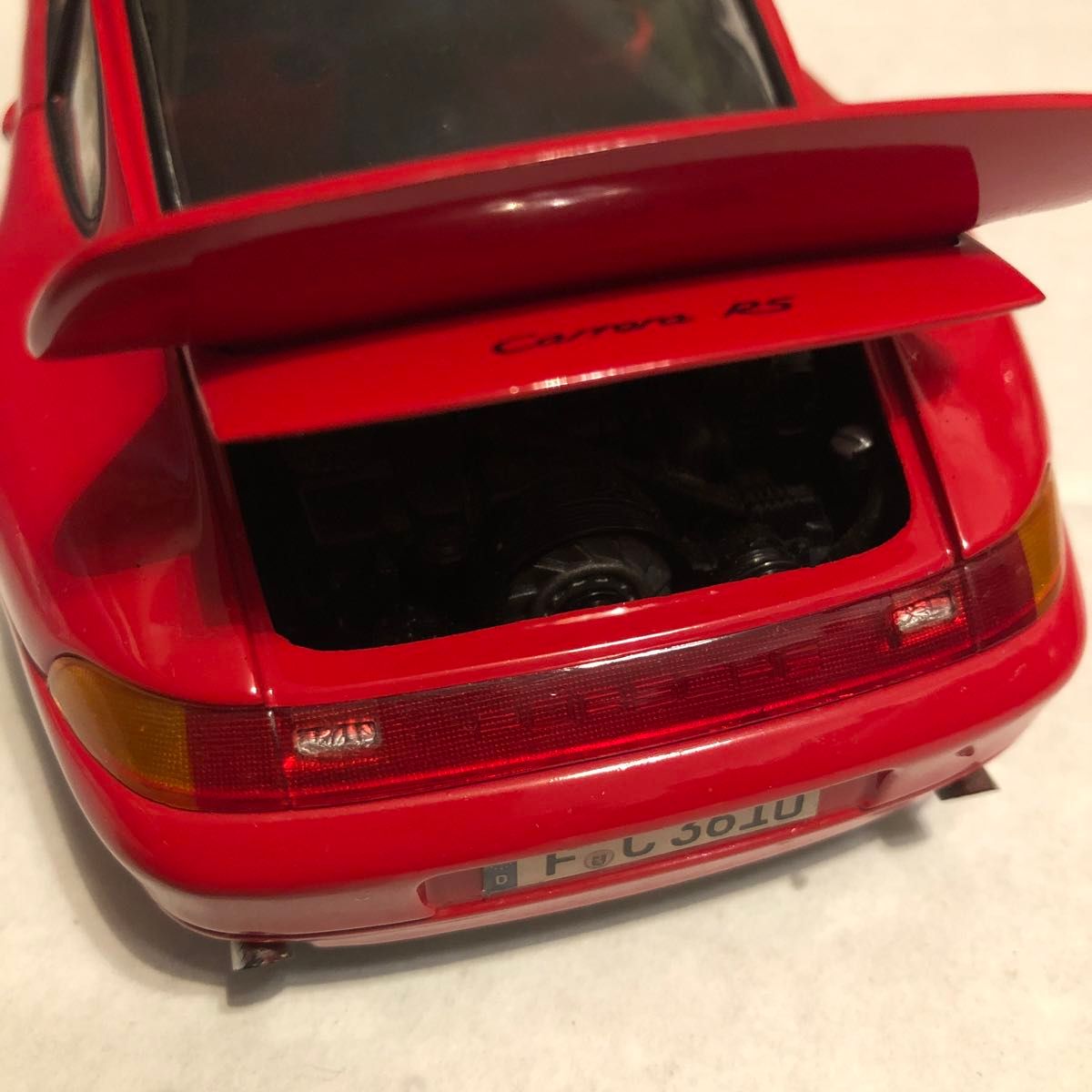 ポルシェ 911 カレラRS UTモデル 1/18スケール ダイキャストカー ポルシェ 911 カレラRS UTモデル 1/18スケール ダイキャストカー