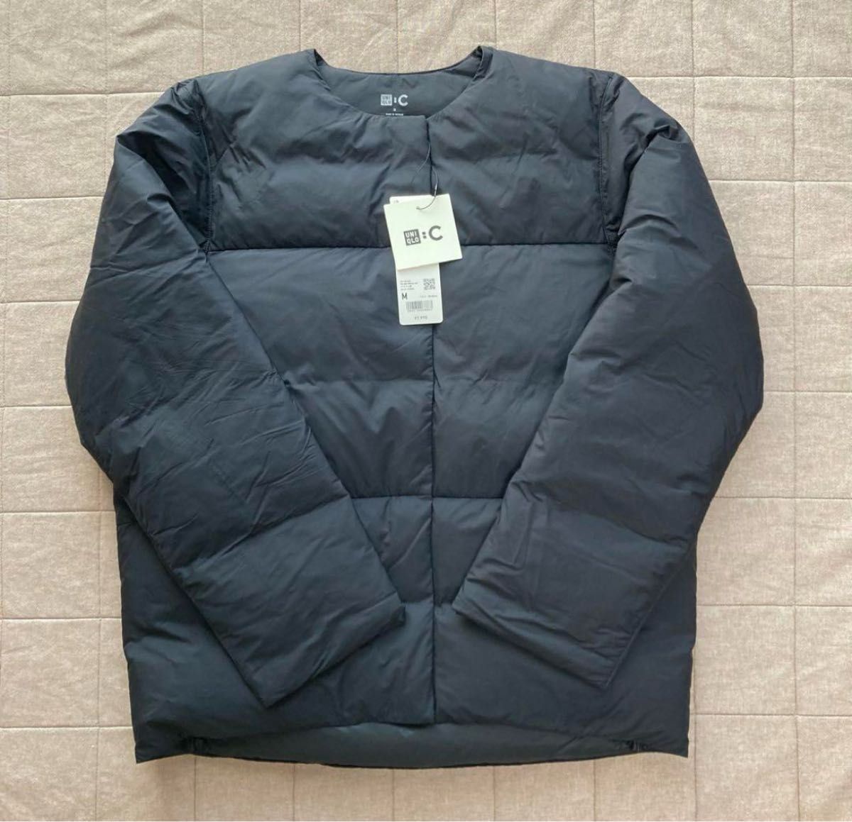 新品未使用》UNIQLO C ユニクロシー ライトダウンジャケット 新品未使用》UNIQLO C ユニクロシー ライトダウンジャケット