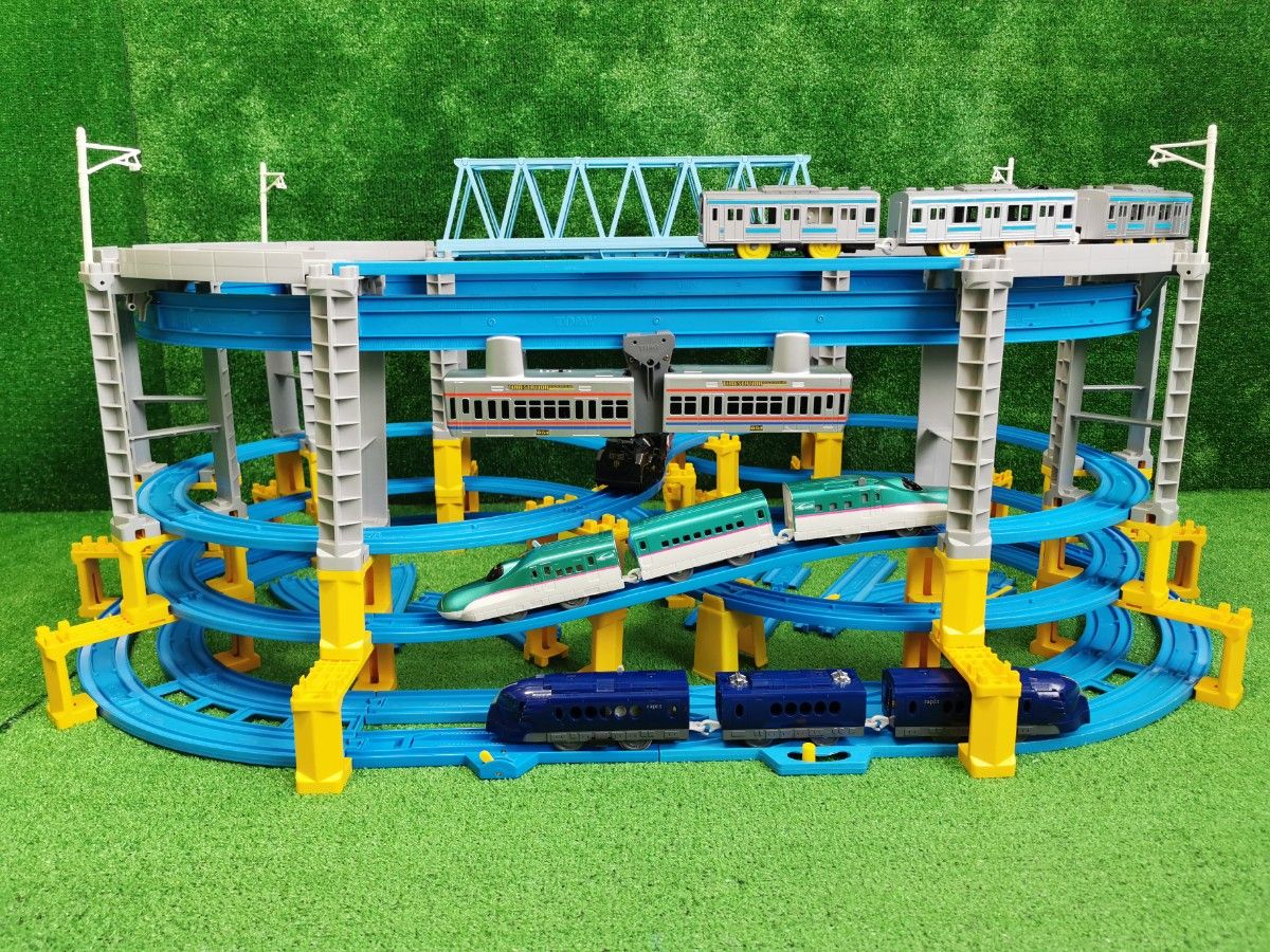プラレール レイアウト 複線レール 5段 タワー モノレール 鉄橋 プラレール レイアウト 複線レール 5段 タワー モノレール 鉄橋