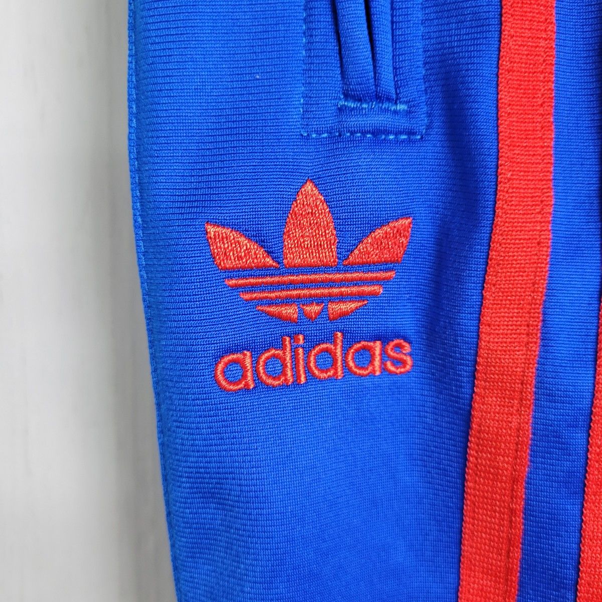 【2024年】高評価レビューアイテム特集 adidas アディダスオリジナルス ジャージ パンツ XS 刺繍ロゴ アディダス