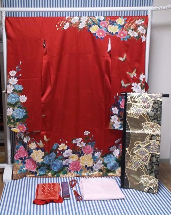 別倉庫からの配送】 豪華!!振袖と襦袢と帯と衿と帯締め帯揚げの6点