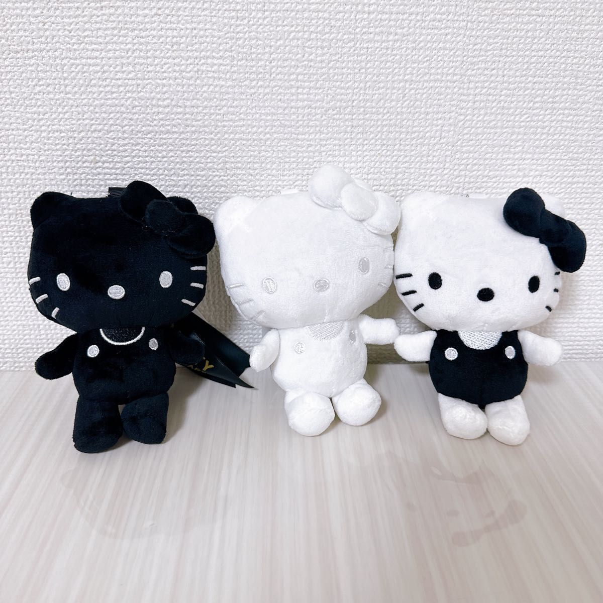 ハローキティ50周年 モノトーンキティちゃん3点セット白黒キティ ハローキティ50周年 モノトーンキティちゃん3点セット白黒キティ
