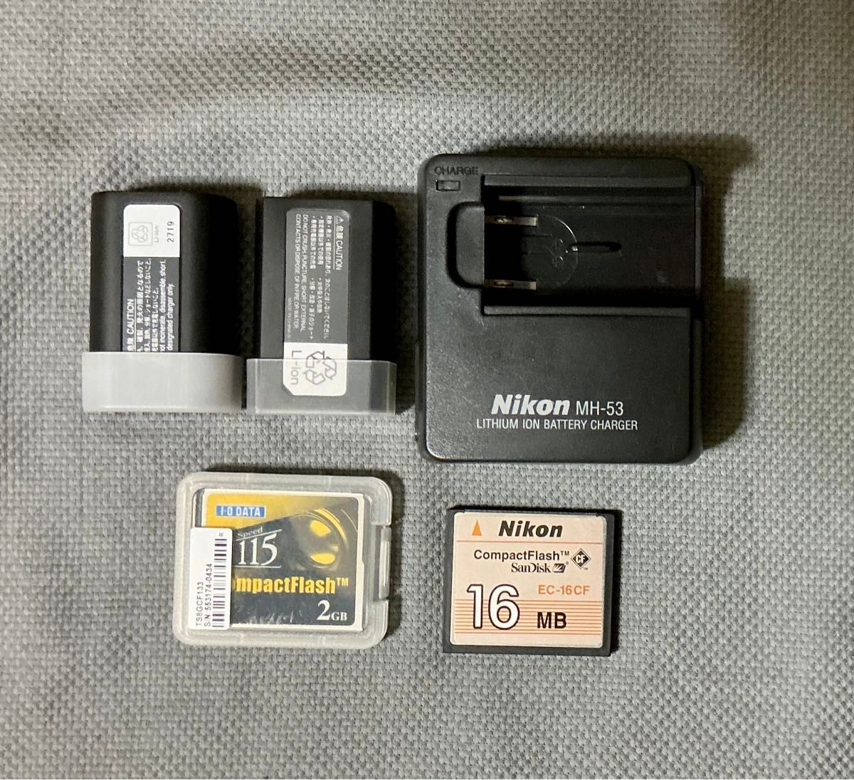 Nikon COOLPIX 4300 付属品付 です ( 写真は撮れますが年代物の Nikon COOLPIX 4300 付属品付 です ( 写真は撮れますが年代物の