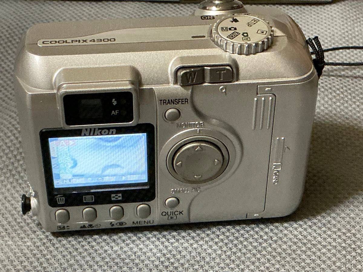 Nikon COOLPIX 4300 付属品付 です ( 写真は撮れますが年代物の Nikon COOLPIX 4300 付属品付 です ( 写真は撮れますが年代物の