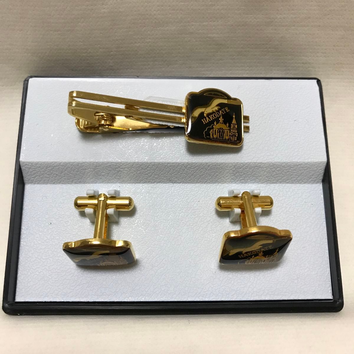 初売り特価】HAKODATE メンズ ネクタイピン カフス セット 箱付 初売り特価】HAKODATE メンズ ネクタイピン カフス セット 箱付