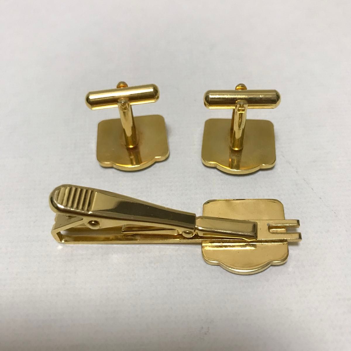 初売り特価】HAKODATE メンズ ネクタイピン カフス セット 箱付 初売り特価】HAKODATE メンズ ネクタイピン カフス セット 箱付