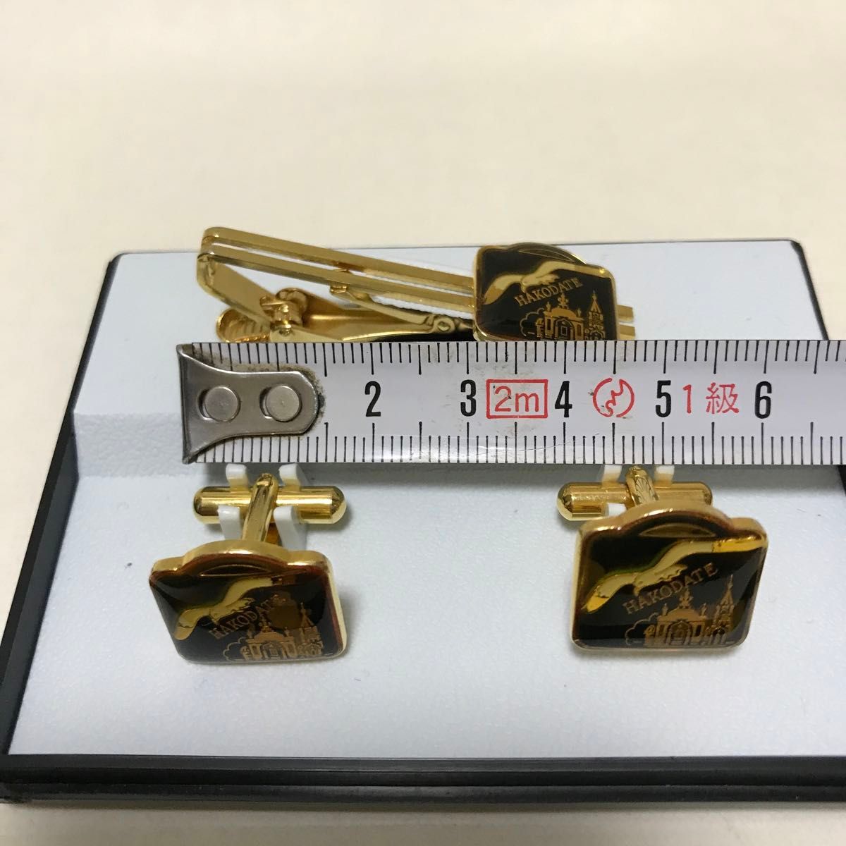 初売り特価】HAKODATE メンズ ネクタイピン カフス セット 箱付 初売り特価】HAKODATE メンズ ネクタイピン カフス セット 箱付