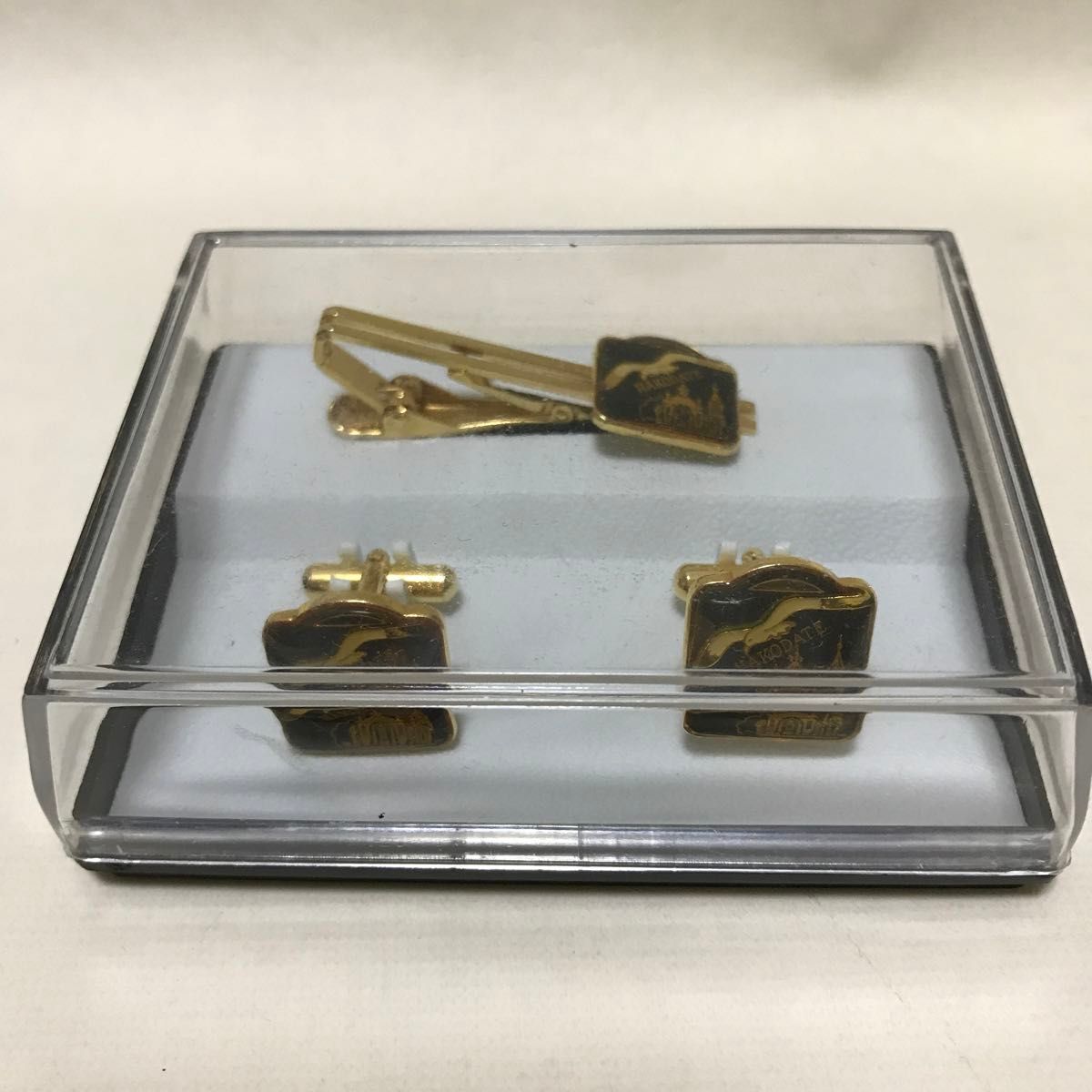 初売り特価】HAKODATE メンズ ネクタイピン カフス セット 箱付 初売り特価】HAKODATE メンズ ネクタイピン カフス セット 箱付