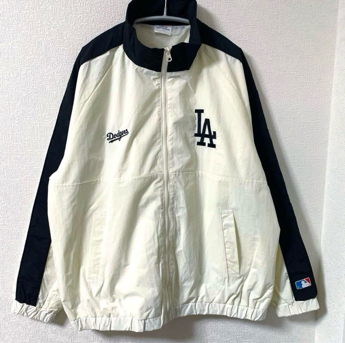 MLB ドジャース ワッペン刺繍 ナイロントラックブルゾン Lサイズ MLB ドジャース ワッペン刺繍 ナイロントラックブルゾン Lサイズ