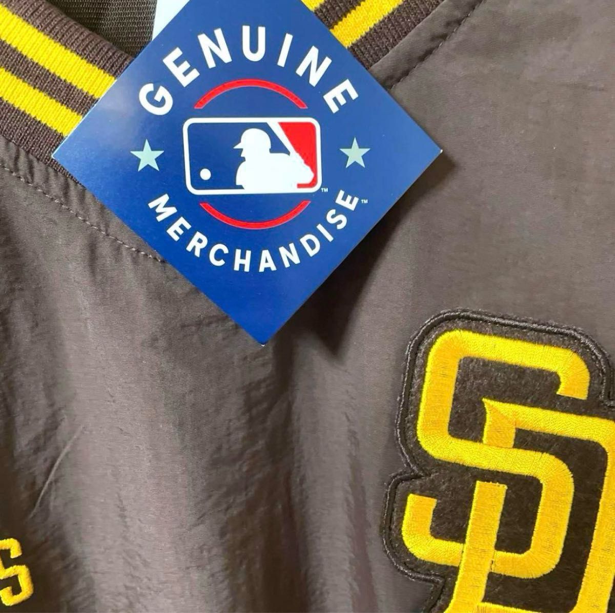 新品 MLB サンディエゴ・パドレス ナイロンジャケット 希少 L 新品 MLB サンディエゴ・パドレス ナイロンジャケット 希少 L