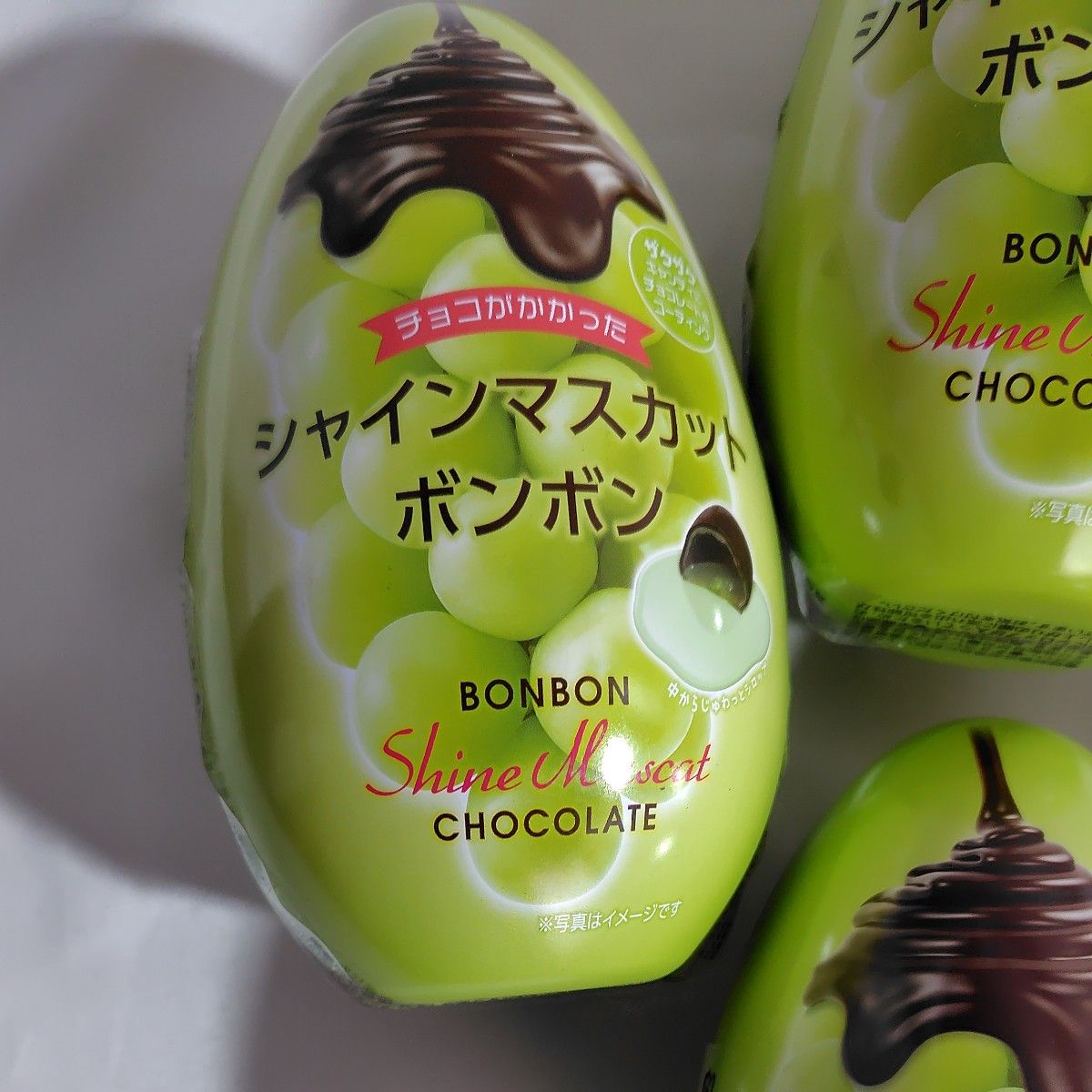 チョコがかかったシャインマスカットボンボン缶入り4個|Yahoo チョコがかかったシャインマスカットボンボン缶入り4個|Yahoo