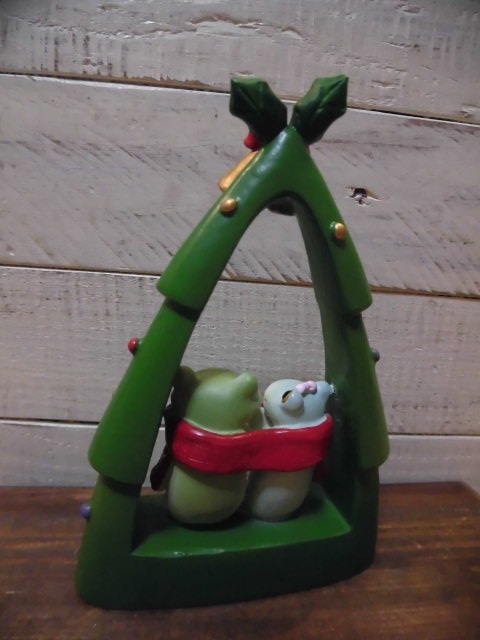 ◎樹脂製◎かえる カエル 蛙 の置物 オブジェ 雑貨 HAPPY クリスマス ツリー あったか マフラー _画像3