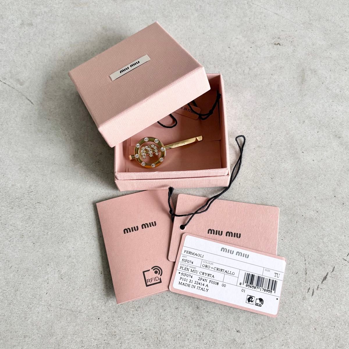 miu miu サークルロゴ ヘアクリップ ラインストーン ビジュー 箱 miu miu サークルロゴ ヘアクリップ ラインストーン ビジュー 箱