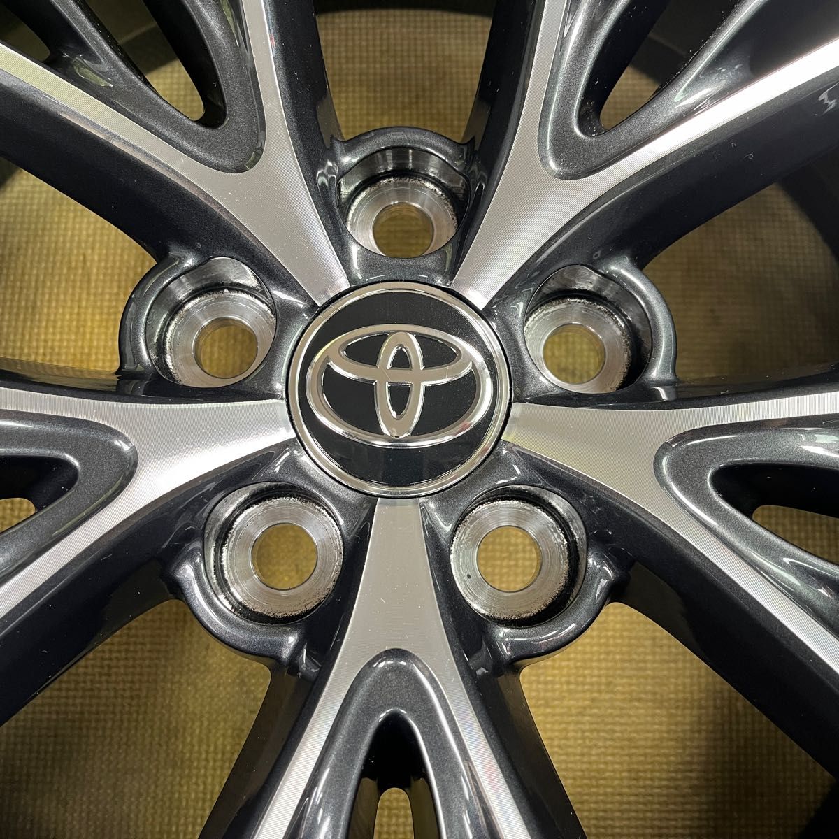 新車外し トヨタ 60系 プリウス 純正 ホイール1本 19インチ6 5J 新車外し トヨタ 60系 プリウス 純正 ホイール1本 19インチ6 5J