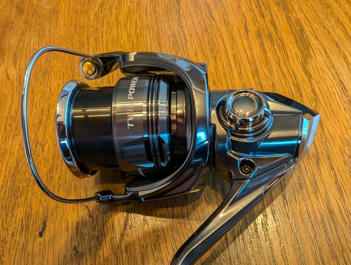 期間限定出品 シマノ 24 ツインパワー 2500S 付属品完備 オマケ 期間限定出品 シマノ 24 ツインパワー 2500S 付属品完備 オマケ