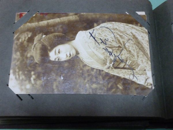 戦前　？　絵葉書帖　　絵葉書　　95枚ほど　　ハルビン　　(　哈爾賓　哈爾浜　)　大連　女優　?　　等他_女優？サイン？等有。