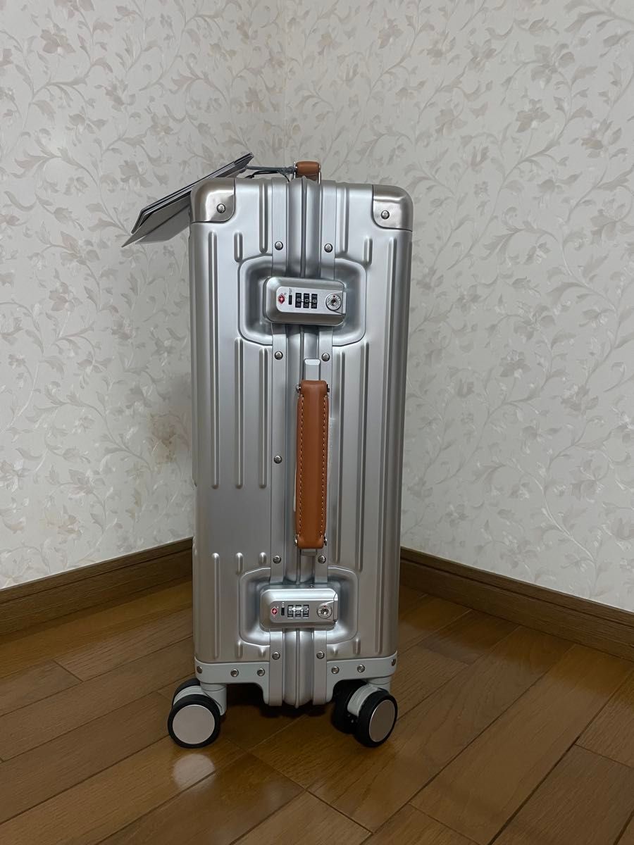美品/新品/未使用】 innovator イノベータースーツケース アルミ 美品/新品/未使用】 innovator イノベータースーツケース アルミ