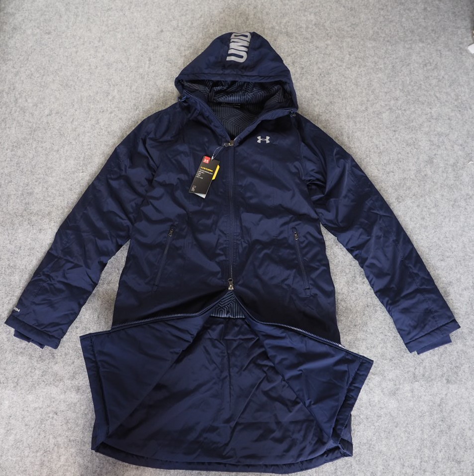ラスト1点！送料920円～新品/定価2.2万円/UNDER ARMOUR◆アンダーアーマー◆フード部分にロゴ◆中綿入りインサレート ロングコート◆紺◆S