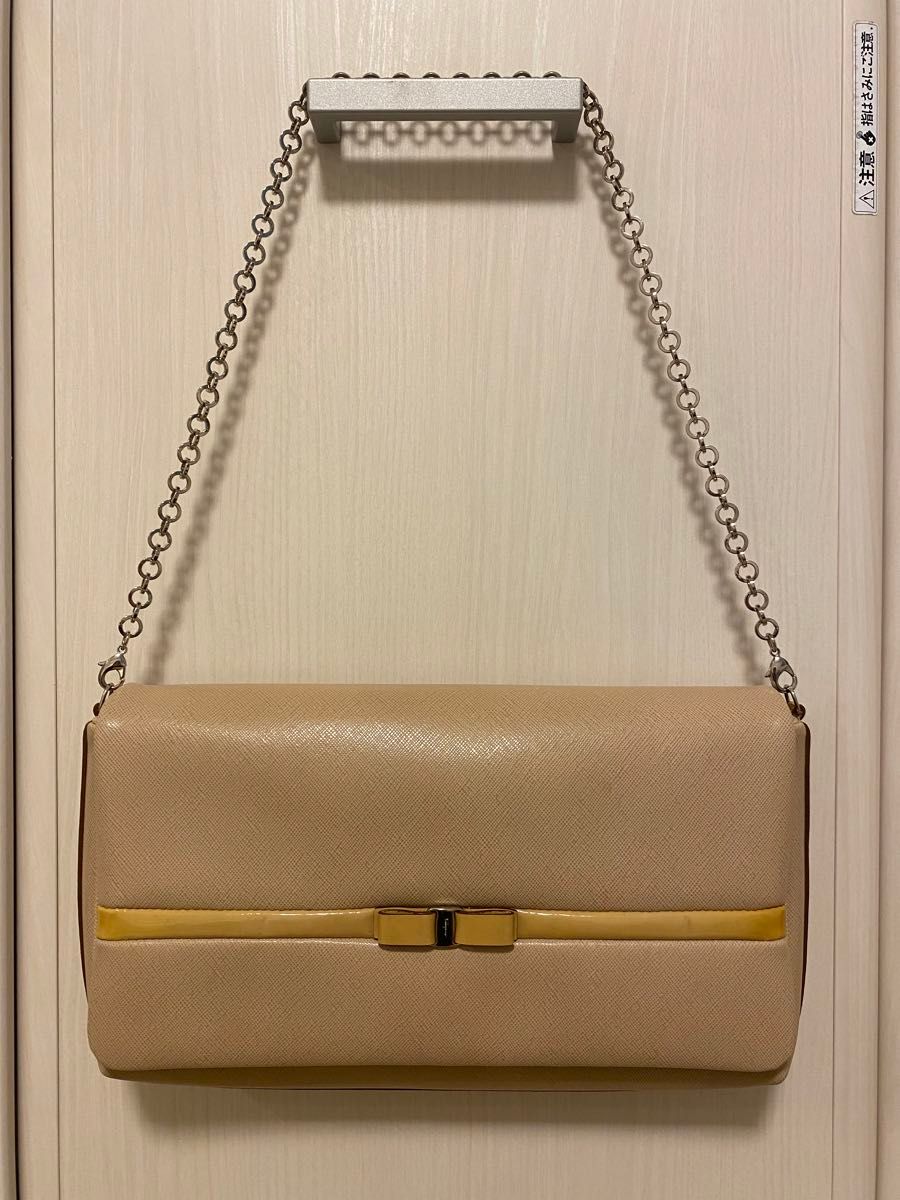 Ferragamo フェラガモ ショルダーバッグ チェーン クラッチ Ferragamo フェラガモ ショルダーバッグ チェーン クラッチ