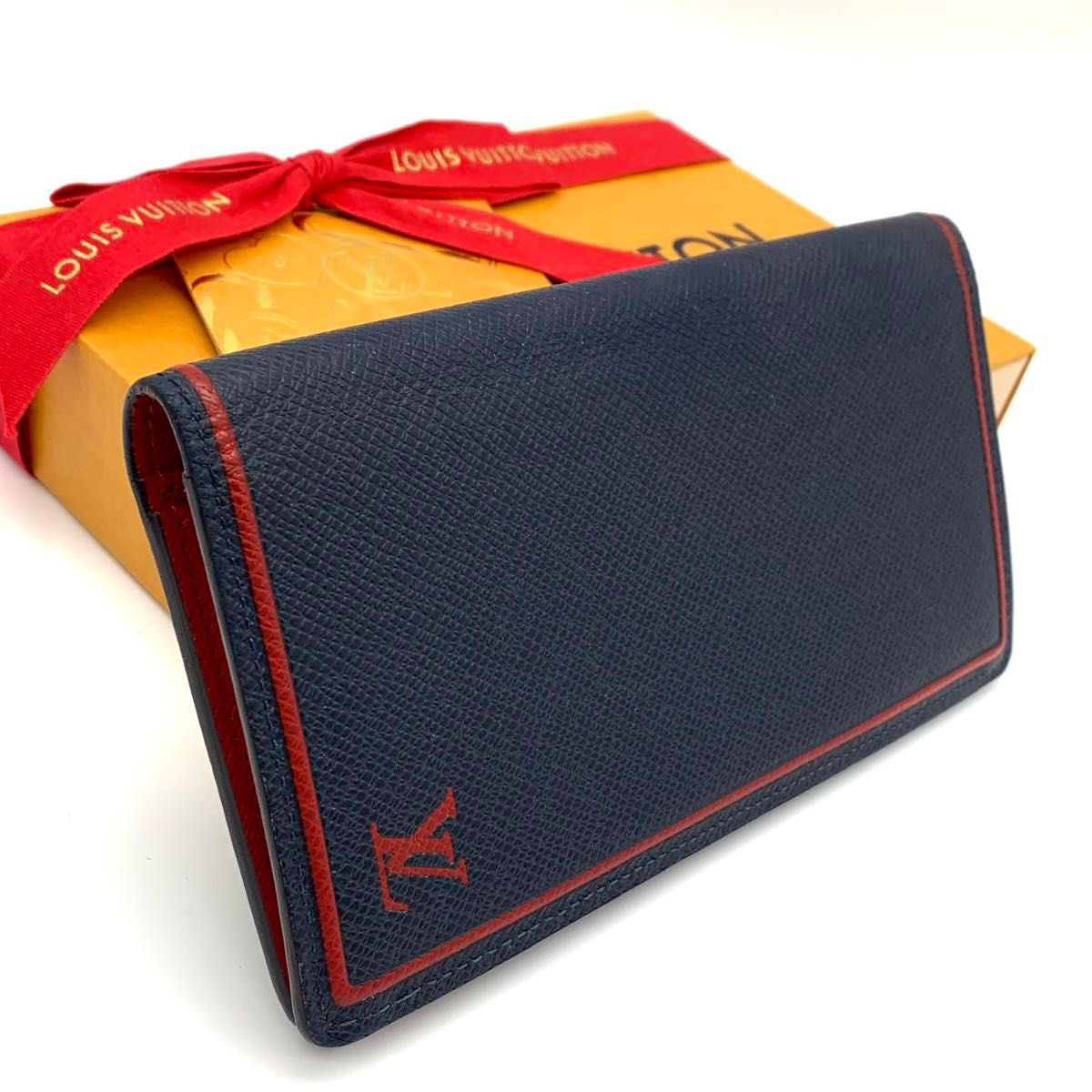 LOUIS VUITTON ルイヴィトン タイガ ブルーマリーヌ 二つ折り LOUIS VUITTON ルイヴィトン タイガ ブルーマリーヌ 二つ折り