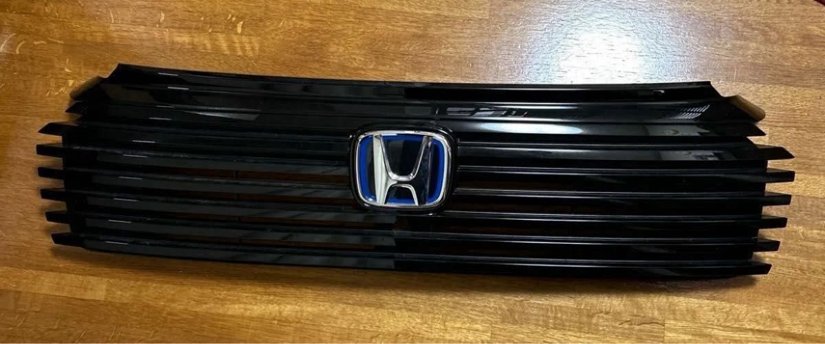 ホンダ ヴェゼル マイナーチェンジ後 純正フロントグリル 新車 ホンダ ヴェゼル マイナーチェンジ後 純正フロントグリル 新車