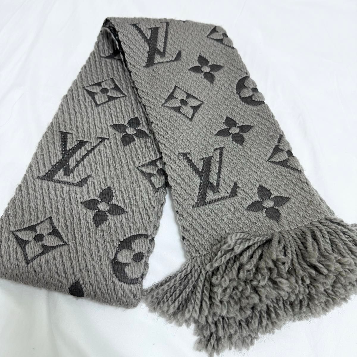LOUIS VUITTON エシャルプ ロゴマニア マフラー グレー ルイヴィトン LOUIS VUITTON エシャルプ ロゴマニア マフラー グレー ルイヴィトン