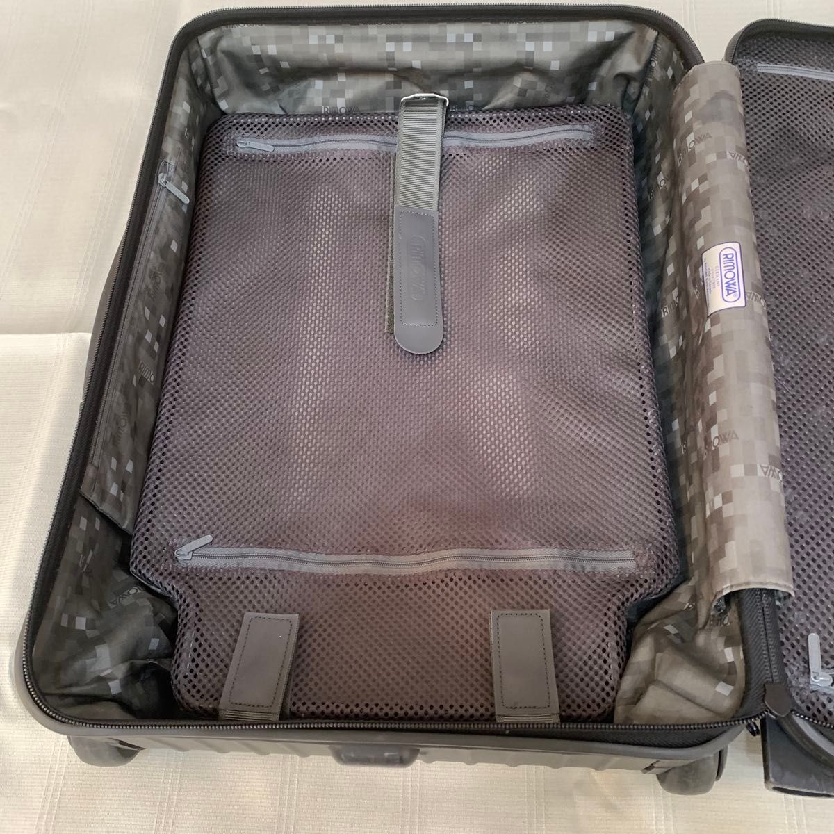 リモワ サルサ 35L 2輪|Yahoo!フリマ(旧PayPayフリマ) リモワ サルサ 35L 2輪|Yahoo!フリマ(旧PayPayフリマ)