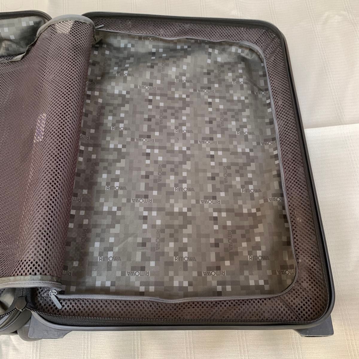 リモワ サルサ 35L 2輪|Yahoo!フリマ(旧PayPayフリマ) リモワ サルサ 35L 2輪|Yahoo!フリマ(旧PayPayフリマ)