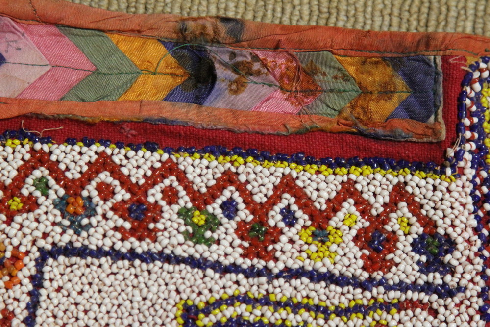 インド 木綿にガラスビーズと絹のアップリケ ヒンズー教神様模様-