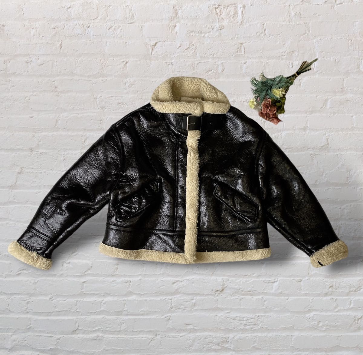 美品】ZARA ザラ フェイクレザー ムートン ボアジャケット S M 美品】ZARA ザラ フェイクレザー ムートン ボアジャケット S M
