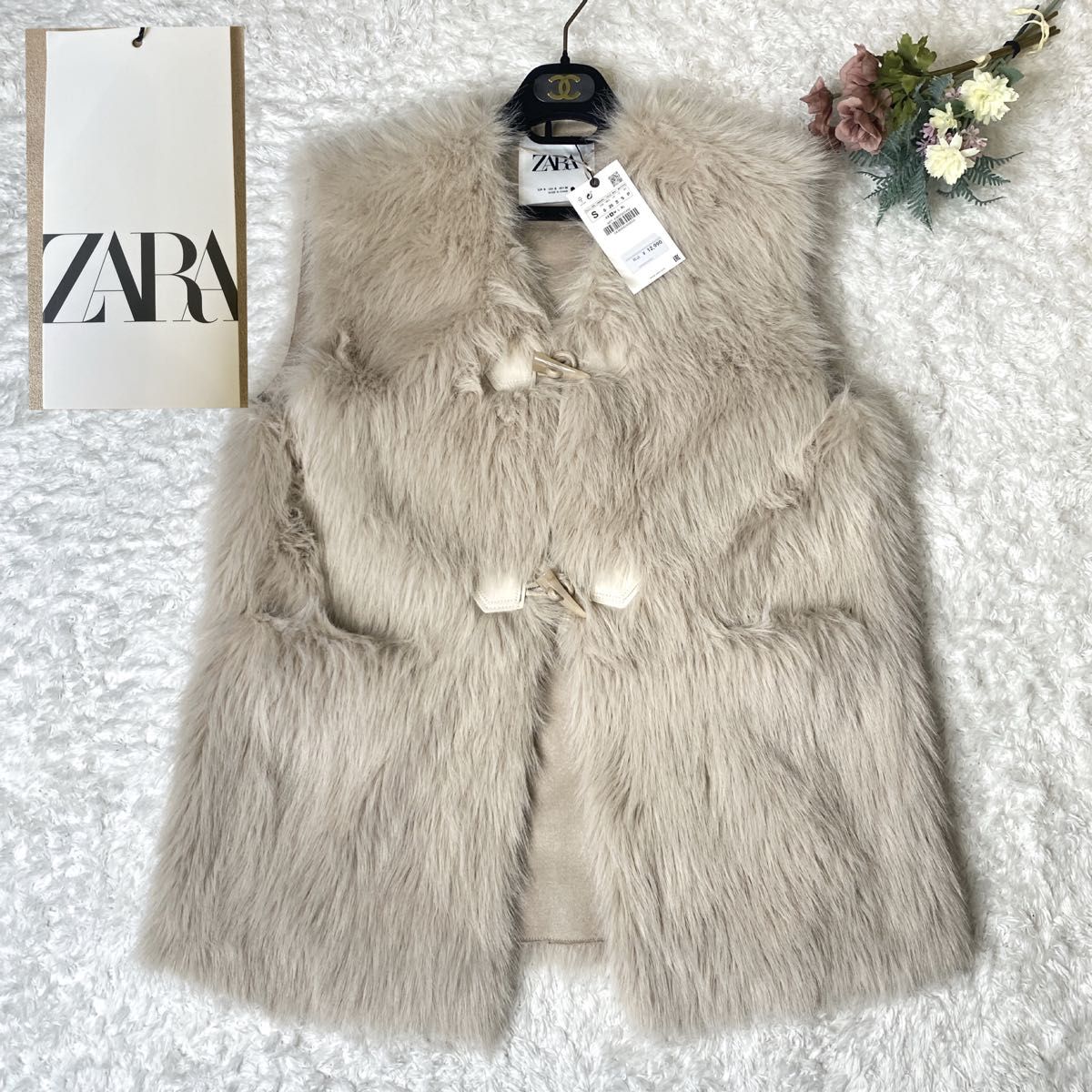 新品未使用 タグ付】ZARA ザラ フェイクファー ベスト ベージュ 新品未使用 タグ付】ZARA ザラ フェイクファー ベスト ベージュ