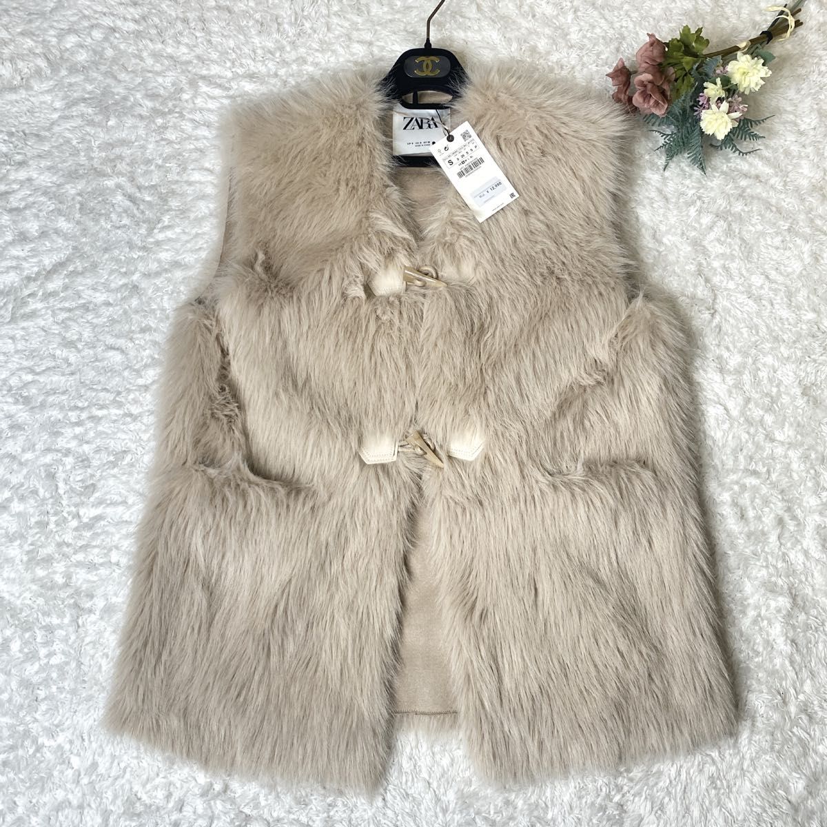 新品未使用 タグ付】ZARA ザラ フェイクファー ベスト ベージュ 新品未使用 タグ付】ZARA ザラ フェイクファー ベスト ベージュ