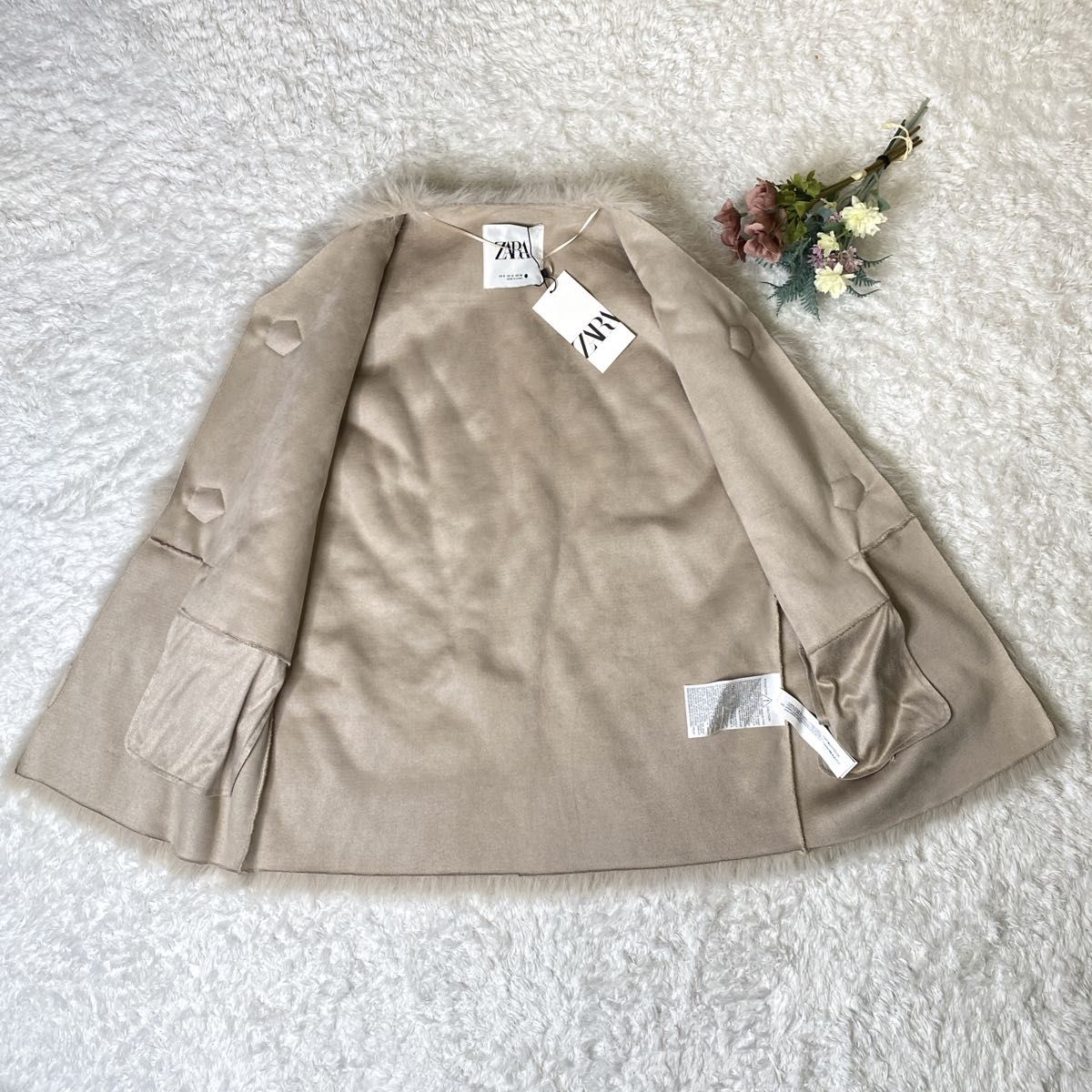 新品未使用 タグ付】ZARA ザラ フェイクファー ベスト ベージュ 新品未使用 タグ付】ZARA ザラ フェイクファー ベスト ベージュ
