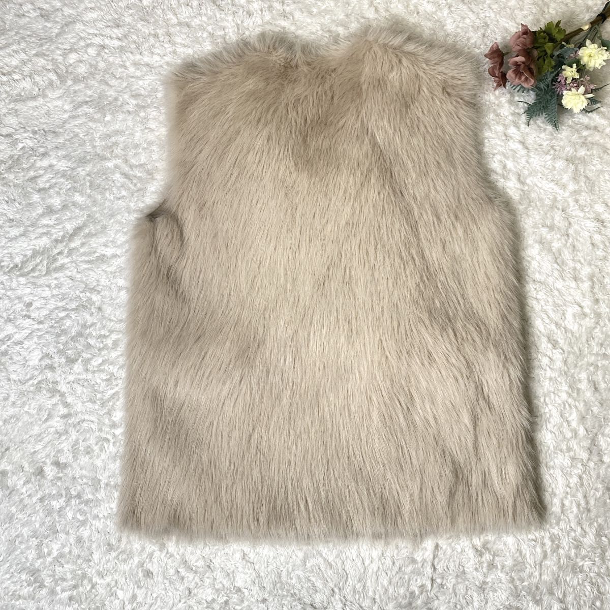 新品未使用 タグ付】ZARA ザラ フェイクファー ベスト ベージュ 新品未使用 タグ付】ZARA ザラ フェイクファー ベスト ベージュ
