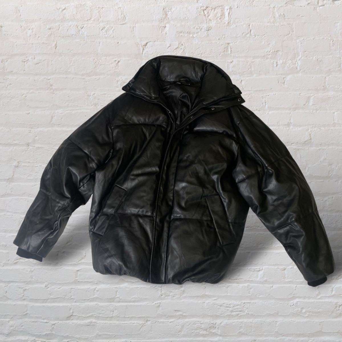 ZARA ザラ ダウンジャケット フェイクレザー 中綿 ブラック 黒 L ZARA ザラ ダウンジャケット フェイクレザー 中綿 ブラック 黒 L