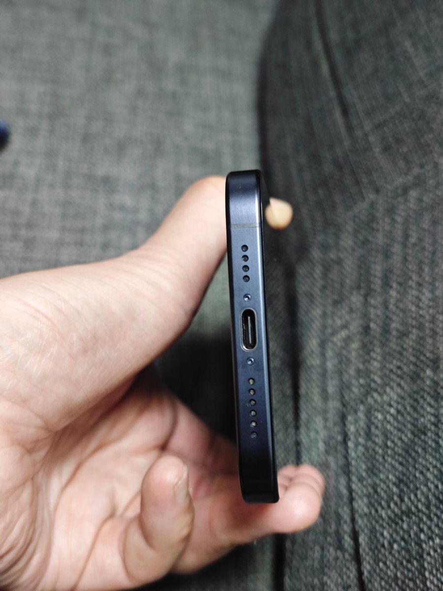極美品】iPhone 15 Pro Max 256GB ブルーチタニウム+おまけ有 極美品】iPhone 15 Pro Max 256GB ブルーチタニウム+おまけ有