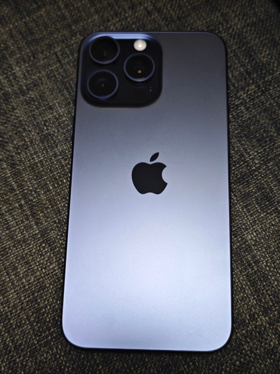 極美品】iPhone 15 Pro Max 256GB ブルーチタニウム+おまけ有 極美品】iPhone 15 Pro Max 256GB ブルーチタニウム+おまけ有