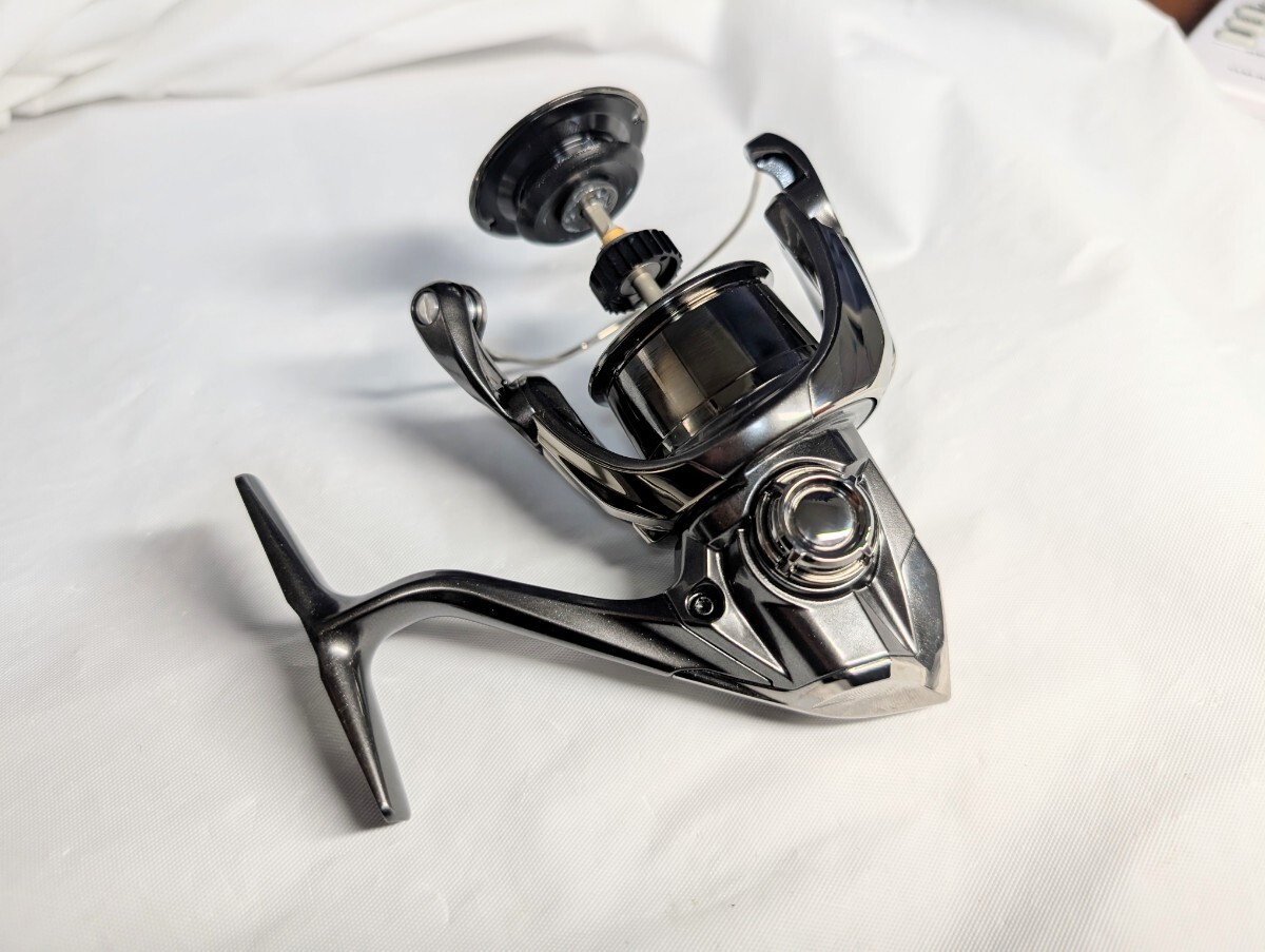 美品 シマノ 24ツインパワー 管24FP C3000MHG 本体のみ ボディ 美品 シマノ 24ツインパワー 管24FP C3000MHG 本体のみ ボディ