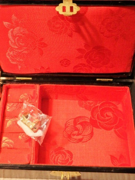 中国製 ジュエリーケース 木製 立体切り絵 薔薇 中国工芸 宝石箱 小物入れ アクセサリー収納_画像3