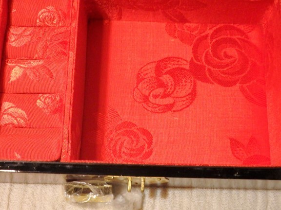 中国製 ジュエリーケース 木製 立体切り絵 薔薇 中国工芸 宝石箱 小物入れ アクセサリー収納_画像4